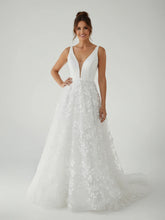A Line White Tulle Lace Sleeveless Flowers Wedding Dresses