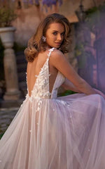 A-Line V-neck Tulle Wedding Dress Sexy Beach Gown With Court Train And Lace Appliques