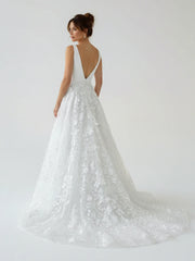 A Line White Tulle Lace Sleeveless Flowers Wedding Dresses