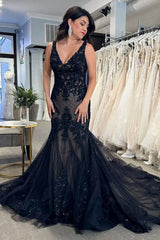 Black Tulle Appliques V-Neck Trumpet Long Wedding Dress