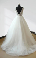 Ball Gown Tulle Lace Wedding Dress With Beading