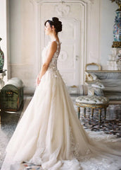 A-line Tulle Lace Appliques Princess Covered-Button Wedding Gown